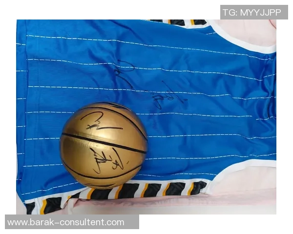 方硕的成长之路：从青涩新秀到篮球场上的闪耀明星